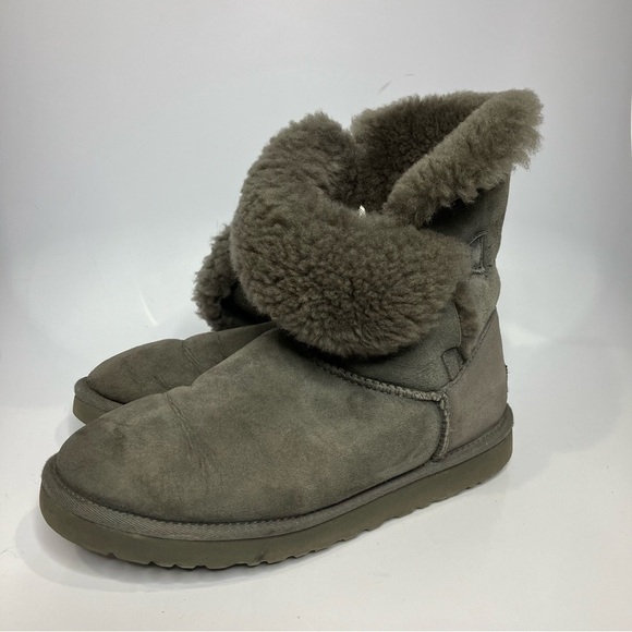 UGG Bailey Button gray suede boots size 8 - Picture 2 of 8